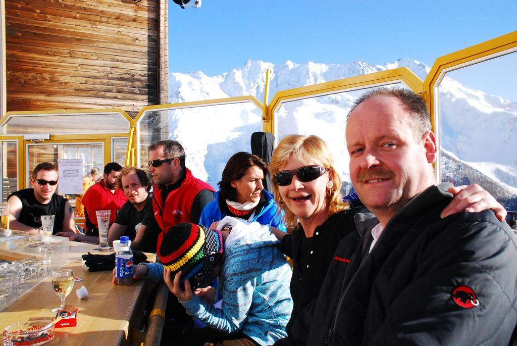 Alpenhotel Zur Wildi Lauchernalp Wiler Buitenkant foto