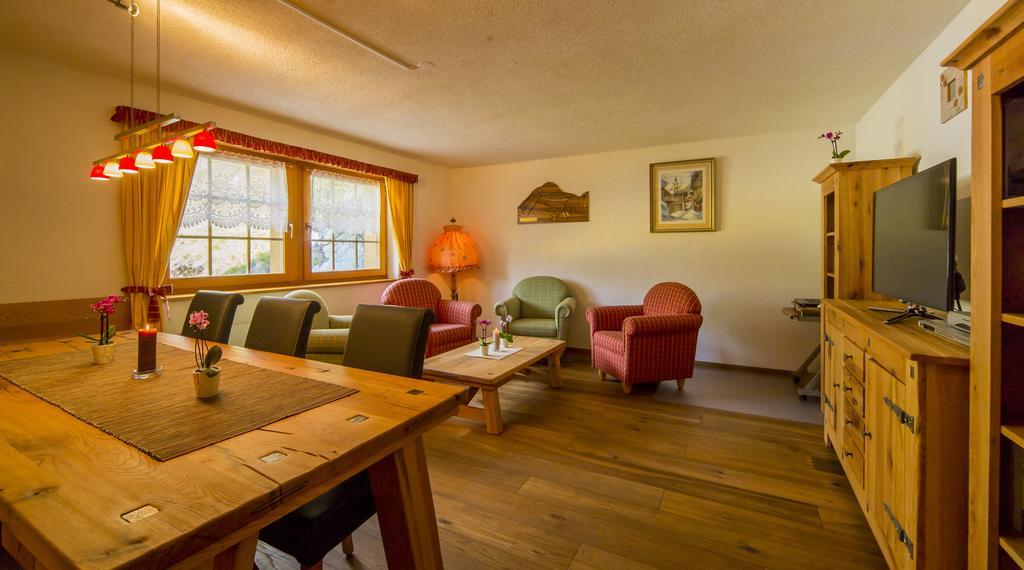 Alpenhotel Zur Wildi Lauchernalp Wiler Buitenkant foto